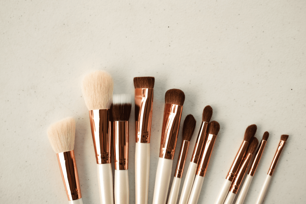 Different Types of Makeup Brushes & Their Uses Image